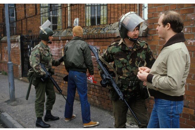 2 Hour Terror and Mural History Belfast taxi Private Tour - Peace Wall: Belfast’s most visible divide