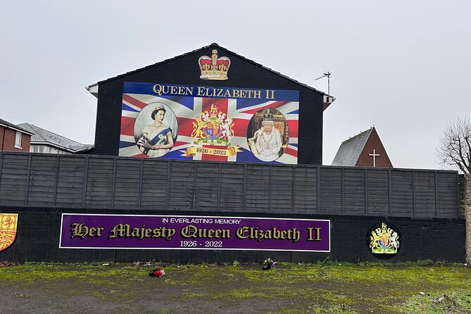 2 Hours Republican & Loyalist Mural Black Taxi Tour from Belfast - Why a black taxi works so well in Belfast