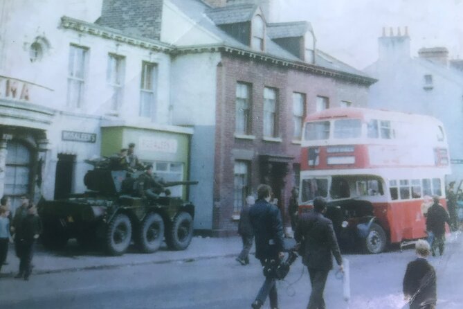 Award Winning Express 2 Hours Belfast Black Taxi/Cab tours - Divis Street and the international mural wall