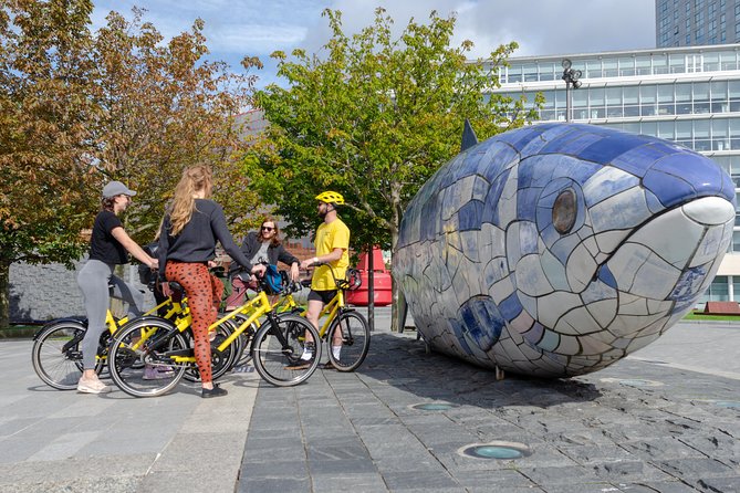 Belfast Bike Tours - Belfast City Hall and the heart of the center