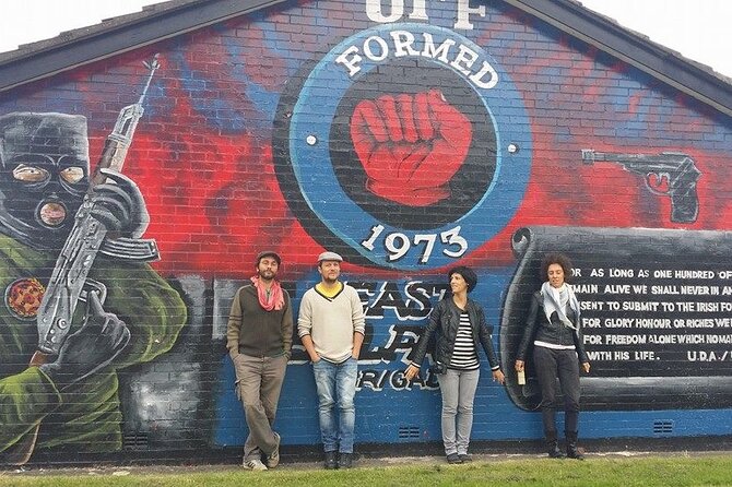 Belfast Black Cab Taxi Private Tour 2hr with Original Guides - Signing the peace wall