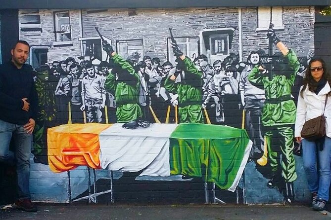 Belfast history of terror & mural 1 hr express private taxi tour - International murals on Divis Street