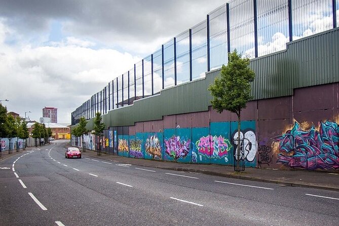 Belfast Political & Murals Tour - Falls Road and the Bobby Sands mural
