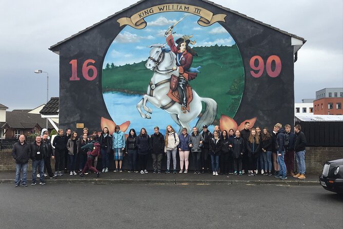 Black Taxi Tour and Crumlin Road Gaol tour Combo - The black taxi ride through Shankill and Falls