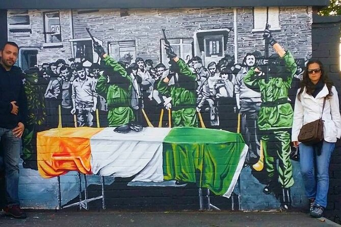Express Terror and Peace 90 min Private Belfast Cab /Taxi Tour - Falls Road Library and the Bobby Sands mural