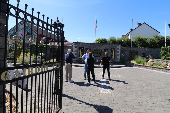 Falls road Murals Walking Tour with former prisoners - Bobby Sands mural: a powerful first landmark