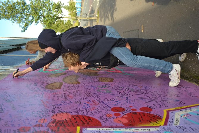 Famous Private Belfast Troubles Taxi Tour Original Drivers 2hr - What the personal guide adds