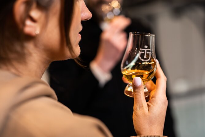 Giant's Causeway and Whisky Distillery tasting tour from Belfast - Who will enjoy this north coast combination