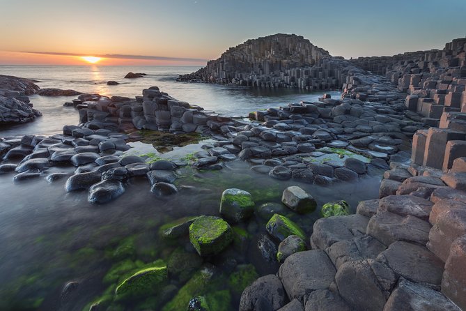 Guided Day Tour: Giant's Causeway from Belfast - Dunluce Castle in ten minutes