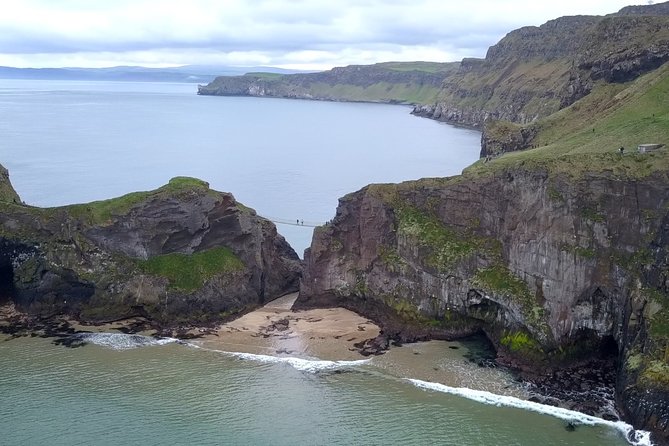 Guided Day Tour of Giant's Causeway from Belfast by Comfortable Coach - Dunluce Castle: ten minutes for a memorable photograph