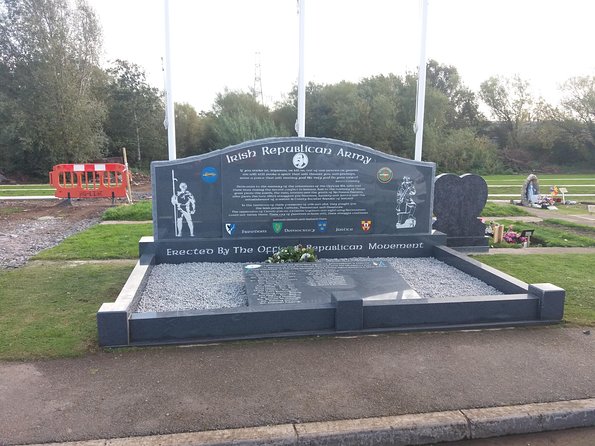 IRA Troubles Conflict Private Tour Museum Graves Murals and Political Analysis - The Peace Walls between Falls and Shankill