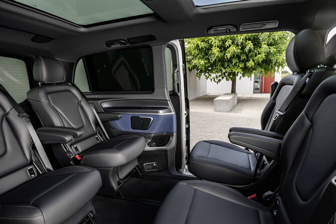 Luxury Tours Belfast. Full day Private Hire Tour for 2- 6 people - Giant’s Causeway, the essential stop