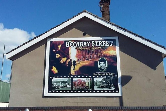Official World Famous Belfast Black Taxi Tour - Memorial gardens on both sides