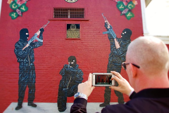 Original Private Belfast Troubles and Peace Cab/Taxi Tour 2 Hours - City Hall pickup and the short ride into the story