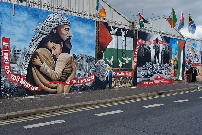 Private Belfast city & peace wall tour - Starting on Glengall Street at 7:30 am