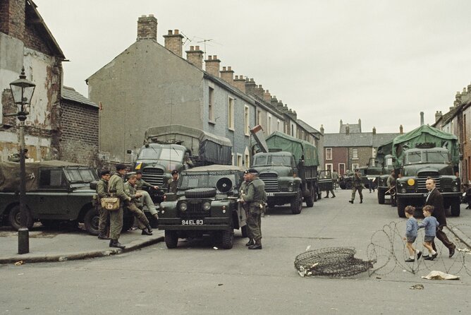 Private Belfast Troubles Cab Tour Adventure 2hrs Personal Guide - Crossing to Shankill Road
