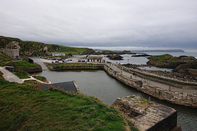 Private Giants Causeway and Antrim Coast Tour - Bushmills Distillery and Dunluce Castle