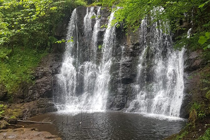 Private tour of the Antrim coast , Giants Causeway and Game of Throne locations - A practical look at the price for six people